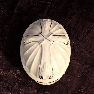 LENOX Porcelain with 24K Trim Cross Trinket Box